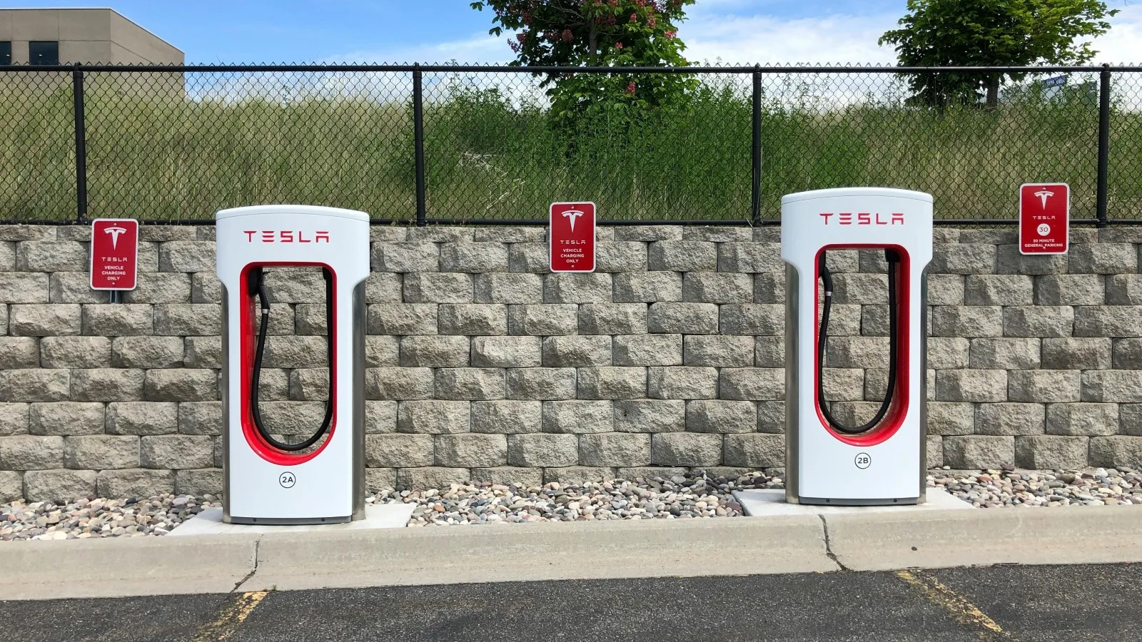 G.M. Electric Vehicles Gain Access to Tesla Chargers